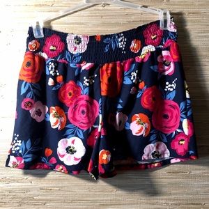Eye candy Flowered Shorts